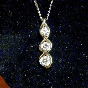 Genuine. 925 sterling silver twisted crystal 18" necklace